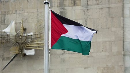 Die palästinensische Flagge weht im Wind, nachdem sie während einer Zeremonie im Rosengarten des Hauptquartiers der UN am Mittwoch, 30. September 2015, gehisst wurde.