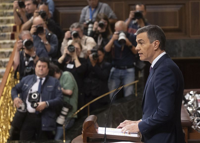 El presidente del Gobierno español, Pedro Sánchez, habla en el Parlamento español en Madrid, 22 de mayo de 2024.