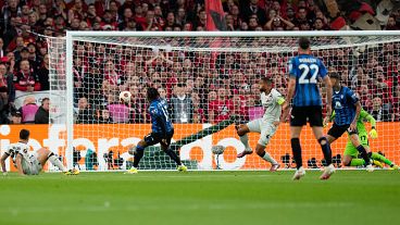Ademola Lookman (11) az Atalanta első gólját szerzi az Európa-liga döntőjében a dublini Aviva Stadionban 2024.05.22-én.