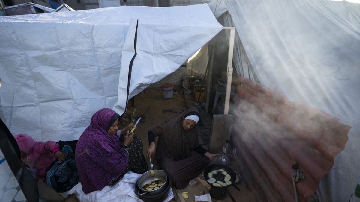 Szemétdombok között, vécé nélkül tengődnek a rafahi menekültek