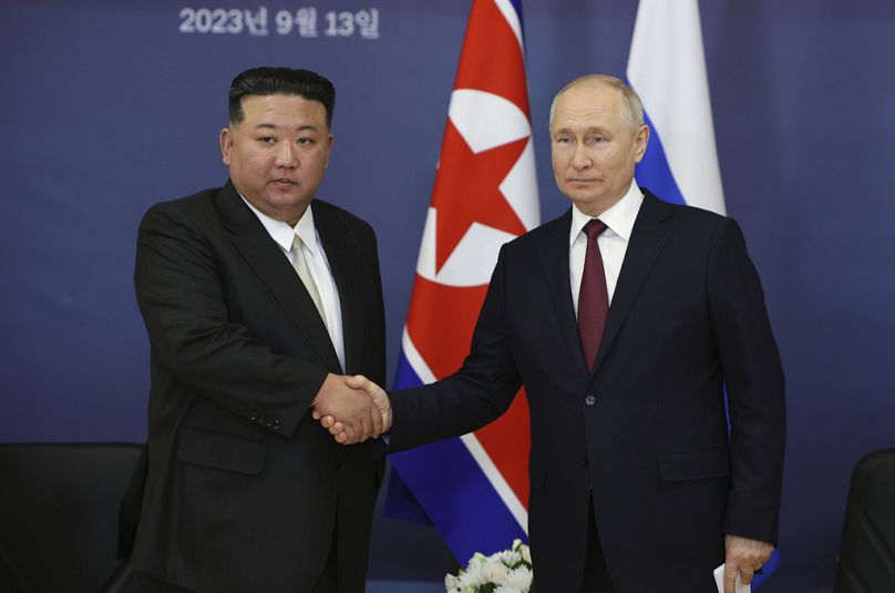 ARCHIVO - El presidente ruso, Vladimir Putin y el líder norcoreano, Kim Jong Un, Rusia, el 13 de septiembre de 2023.