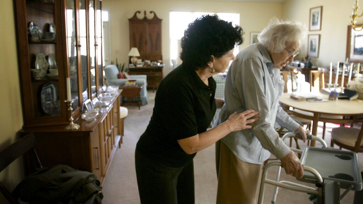 Home care workers see no retirement horizon, report claims thumbnail