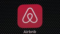 L'icône de l'application Airbnb est affichée sur un écran d'iPad à Washington, D.C., le 8 mai 2021. Airbnb Inc.