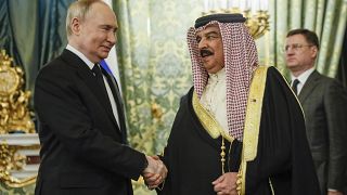 Russie : le roi de Bahreïn rencontre Poutine pour la paix au Moyen-Orient