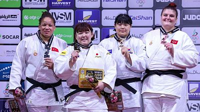 La giapponese Wakaba Tomita tra le atlete premiate ai Campionati del mondo di judo di Abu Dhabi