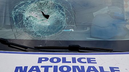 سيارة شرطة تضررت خلال أعمال الشغب الأخيرة في كاليدونيا الجديدة، الخميس 23 مايو 2024.
