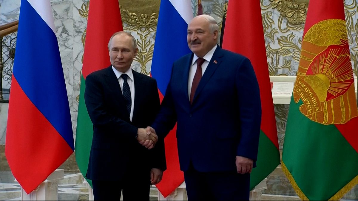 Vladimir Putin and Alexander Lukashenko meet to discuss their strategic alliance thumbnail