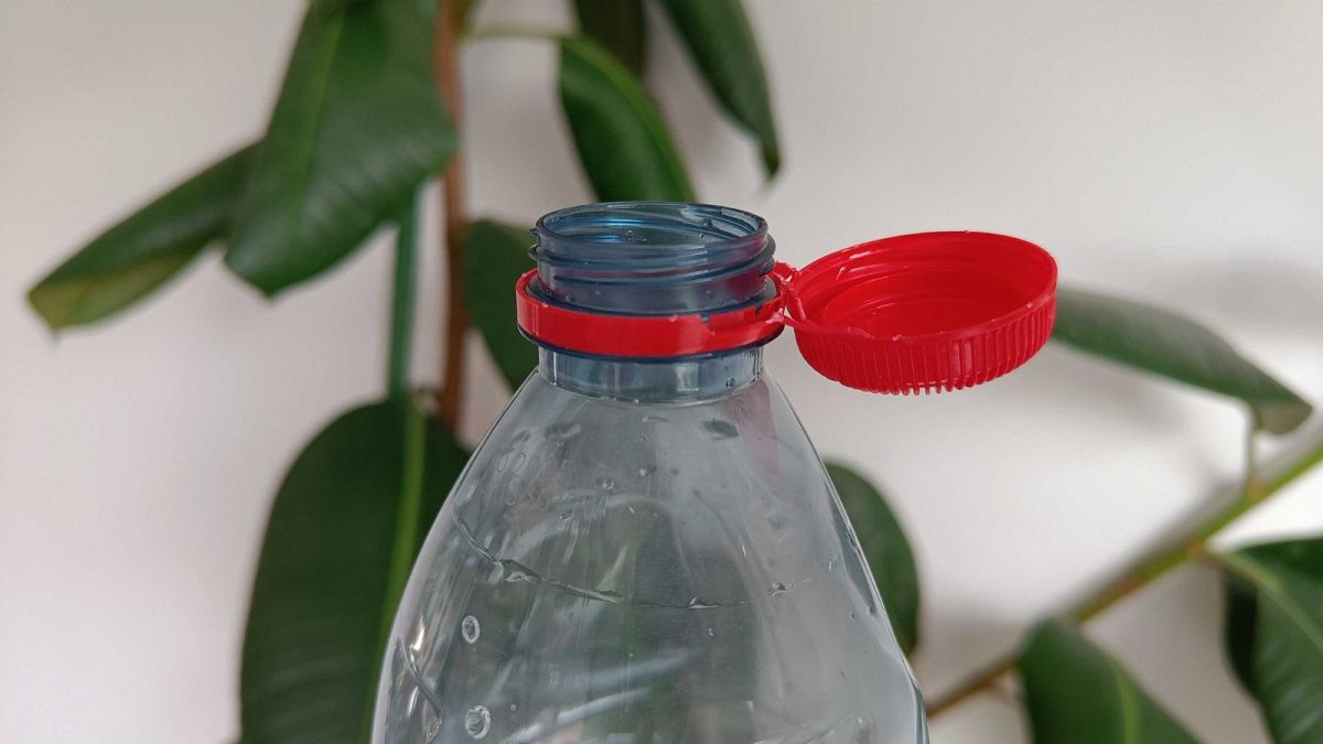 Why are bottle caps attached to the bottle? Inside the EU directive causing drink spills everywhere thumbnail