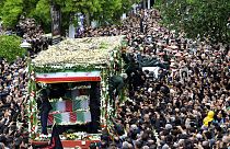 Το φέρετρο του προέδρου του Ιράν Ραϊσί που σκοτώθηκε σε συντριβή ελικοπτέρου