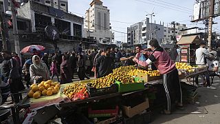 Guerre Israël-Hamas : les prix des denrées baissent à Gaza, mais pas assez