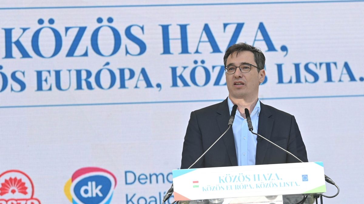 A budapesti főpolgármester beszédet mond egy május 1-i pártrendezvényen