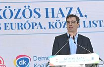 A budapesti főpolgármester beszédet mond egy május 1-i pártrendezvényen
