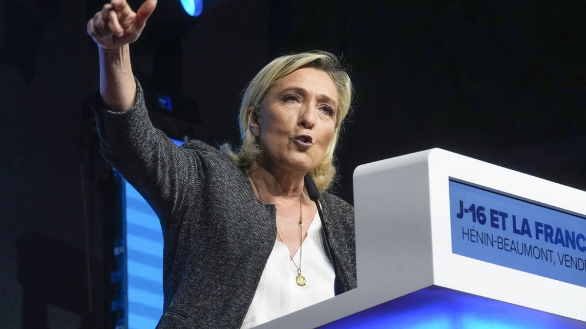 Френската крайнодясна партия провежда митинг преди европейските избори