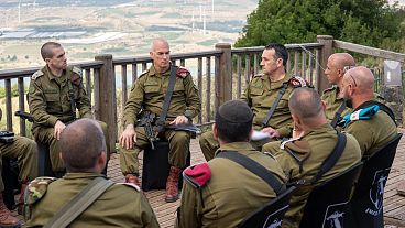 رئيس هيئة الأركان في الجيش الإسرائيلي هيرتسي هليفي وعدد من قادة الجيش في جلسة تقييم