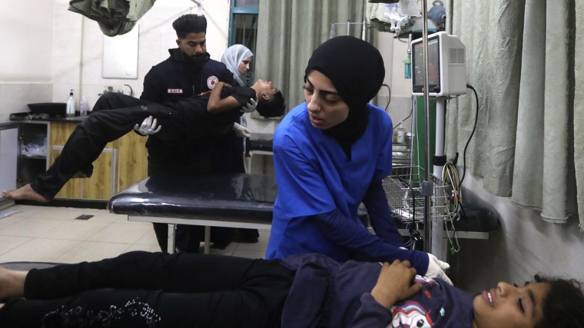 نقص الوقود في مستشفى شهداء الأقصى في غزة يعني المزيد من الوفيات.