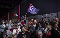 Simpatizantes del partido de extrema izquierda La France Insoumise (La Francia Insumisa) asisten a un mitin político, el sábado 25 de mayo de 2024 (AP Photo/Aurelien Morissard)