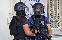 عنصران للشرطة الفرنسية في لوميا في كاليدونيا الجديدة. 2024/05/23