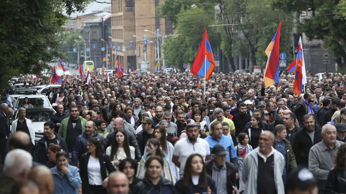 Manifestantes concentraram-se na Praça da República, na capital Erevan