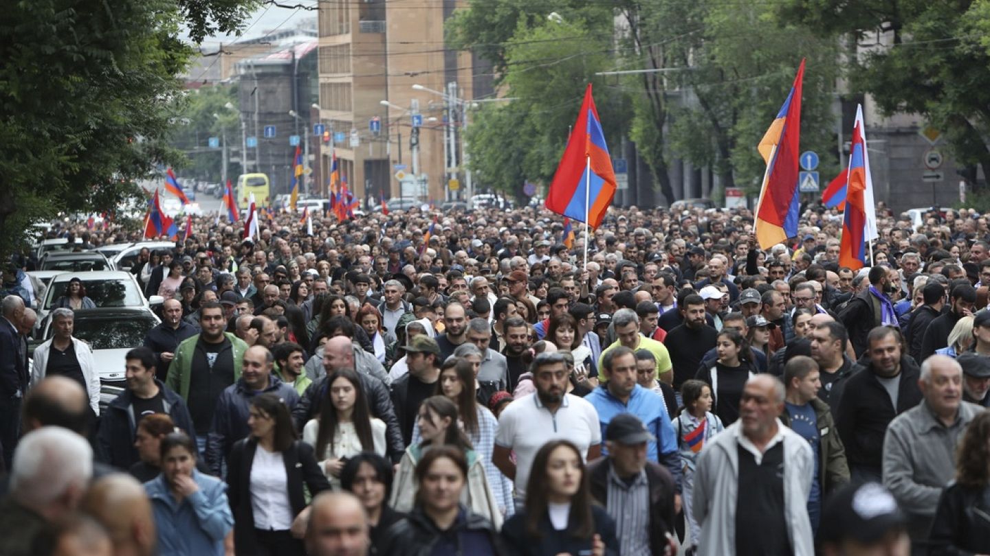 Армения: протесты с требованием отставки Пашиняна | Euronews