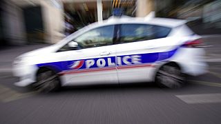 Symbolbild. Ein französisches Polizeifahrzeug patrouilliert in Paris, Frankreich, Donnerstag, 8. September 2022.