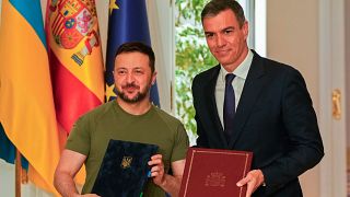 Владимир Зеленский и Педро Санчес подписали двустороннее соглашение по безопасности.