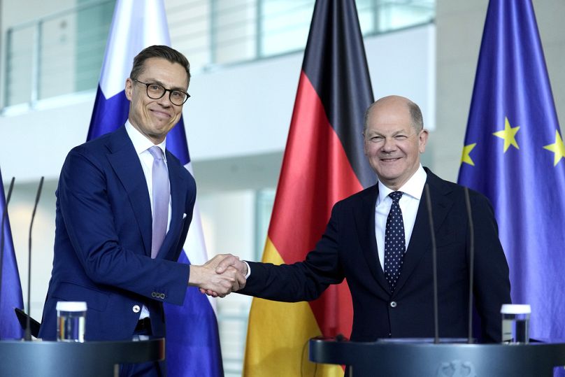 Im Mai hat Alexander Stubb Deutschland besucht und sich mit dem deutschen Bundeskanzler Olaf Scholz getroffen.