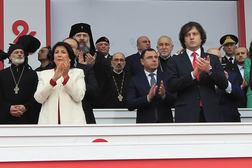 Die georgische Präsidentin Salome Surabischwili und der georgische Ministerpräsident Irakli Kobachidse am Unabhängigkeitstag Georgiens.