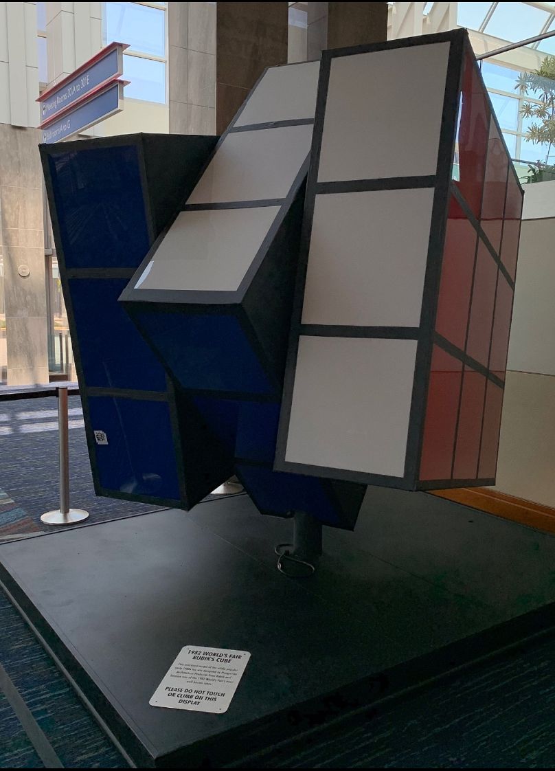 A világ legnagyobb Rubik-kockája a knoxville-i kongresszusi központban