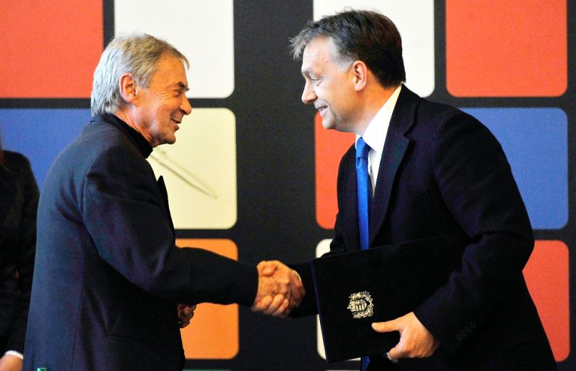 Rubik Ernő és Orbán Viktor miniszterelnök 2012 márciusában együttműködési megállapodást írt alá egy Rubik-kockát formázó múzeum létrehozásáról