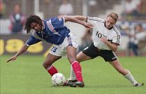 كريستيان كاريمبو في مباراة بين ألمانيا وفرنسا في شتوتغارت، 1996.