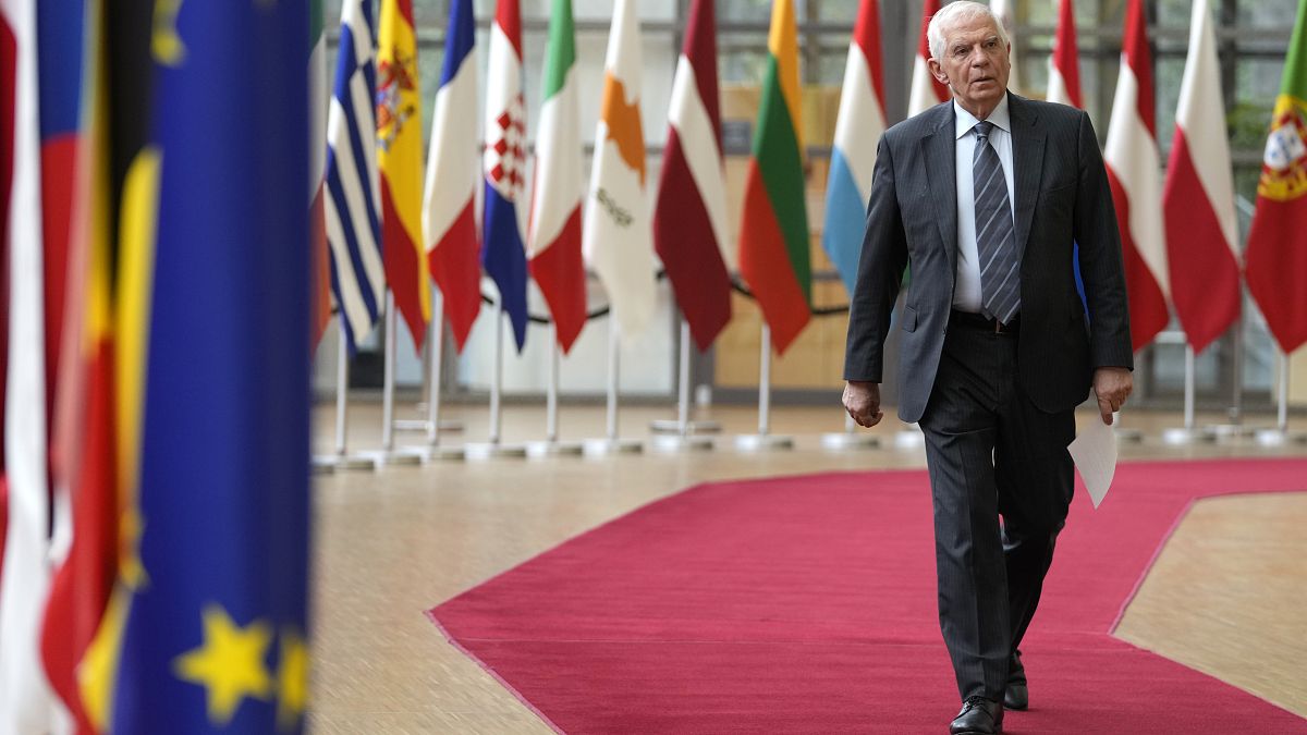 El jefe de Política Exterior de la Unión Europea, Josep Borrell, llega a una reunión con los ministros de Asuntos Exteriores de la UE en Bruselas, el 27 de mayo de 2024.
