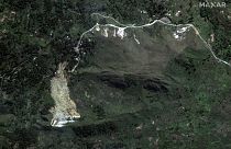 O desabamento aconteceu numa zona montanhosa e de difícil acesso. 