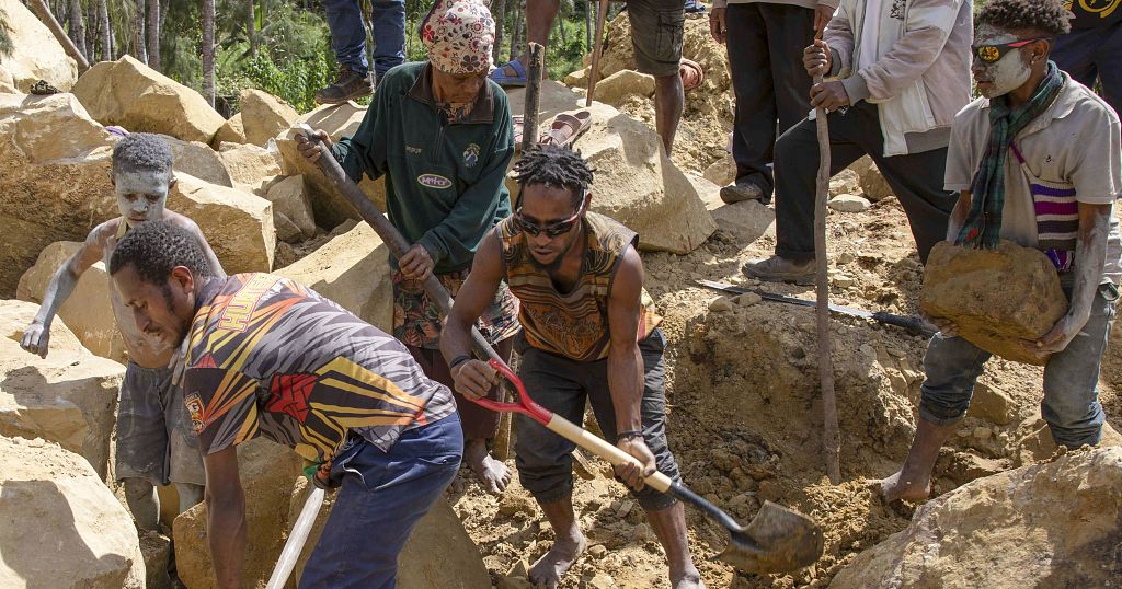 Papua New Guinea fears second landslide as hopes for survivors fade Papua New Guinea fears second landslide as hopes for survivors fade