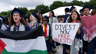 طلاب جامعيون مؤيدون للفلسطينيين في الولايات المتحدة