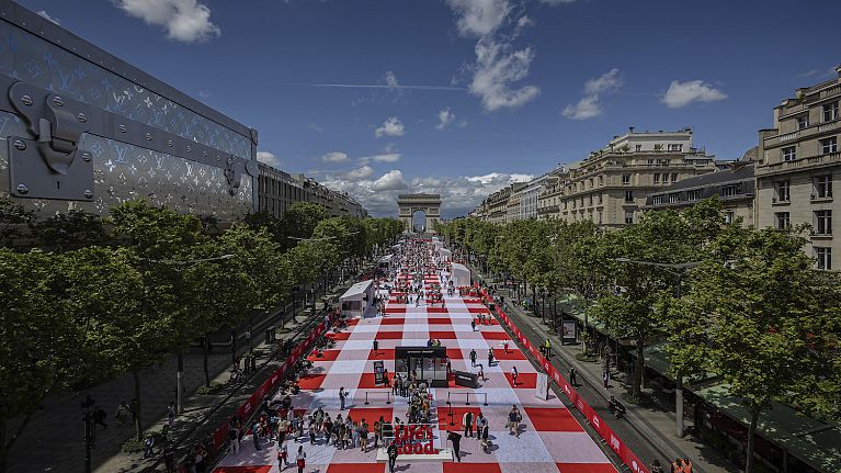 The Champs-Elysées hosts a picnic for the ages.