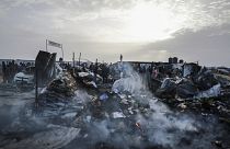 A vasárnapi izraeli légicsapás nyomai Rafahban