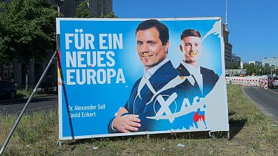 Une affiche endommagée de l'AfD à Berlin, à l'approche des élections européennes du 6 au 9 juin.
