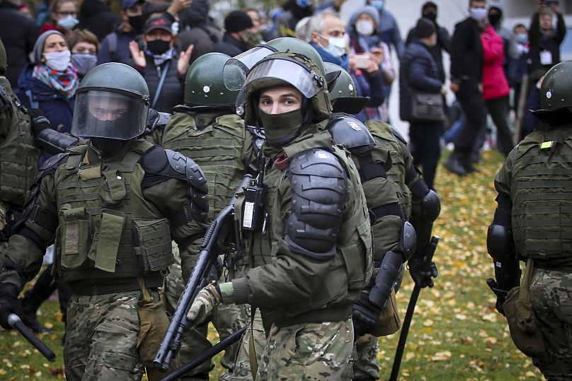 Police lors des manifestations contre les résultats de l'élection présidentielle, Minsk, novembre 2020. 