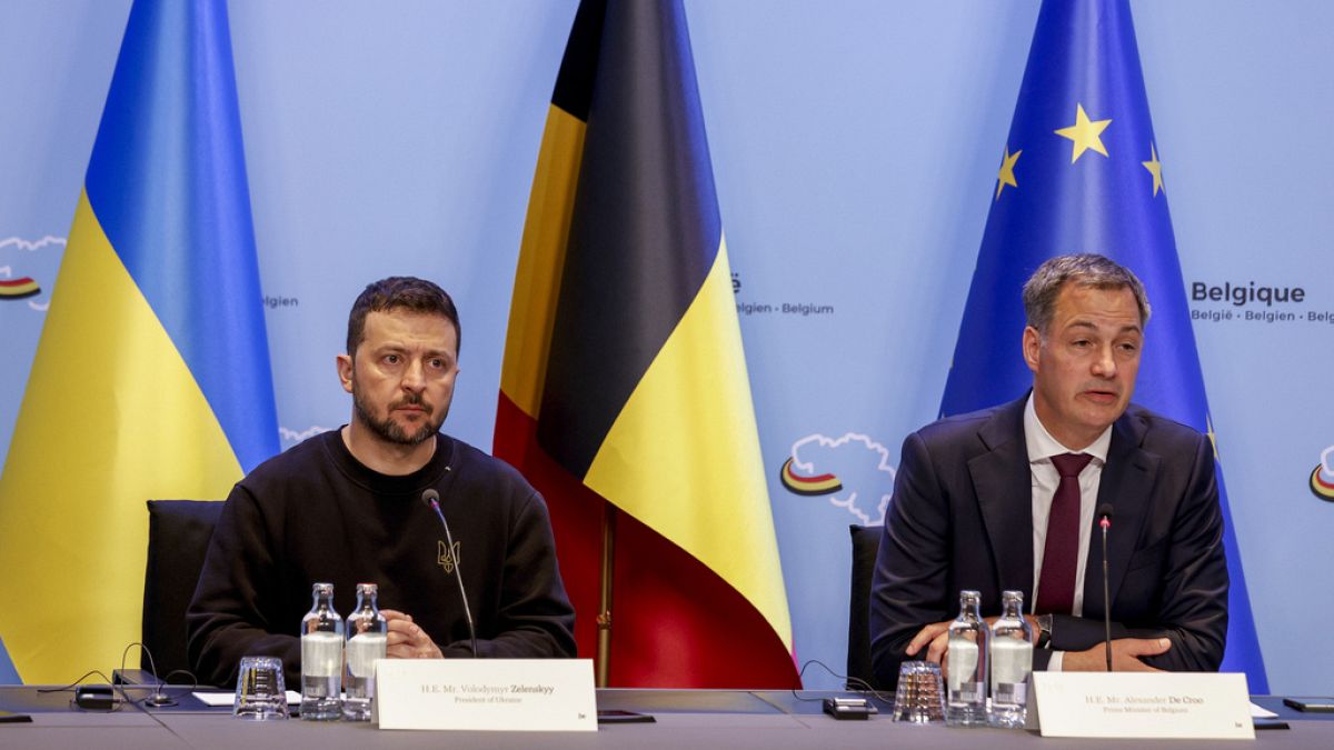 Ukrayna Devlet Başkanı Vladimir Zelenskiy (sol), Belçika Başbakanı Alexander De Croo
