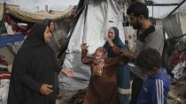 قتل 72 نازحاً خلال 48 ساعة في قصف خيام في مناطق زعم أنها آمنة غربي رفح