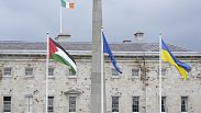 İrlanda Bakanlar Kurulu'nun Filistin Devleti'ni tanıma kararının ardından Meclis binası önünde Filistin bayrağı göndere çekildi