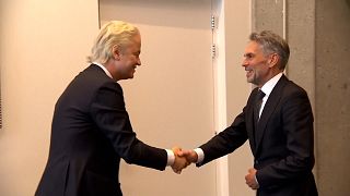 Il neo primo ministro olandese Dick Schoof con Geert Wilders, vincitore delle elezioni con il suo Partito per la libertà (Pvv)