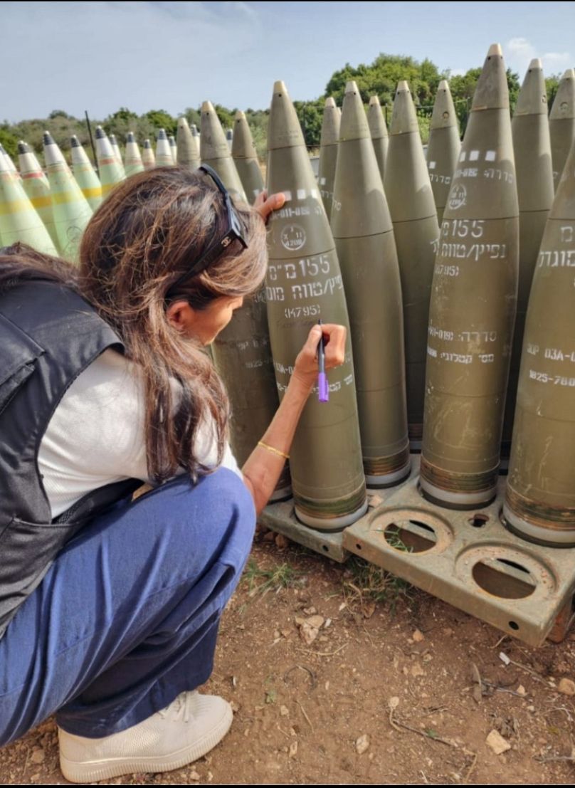 ABD'nin eski BM Temsilcisi Nikki Haley, İsrail'in kuzeyinde top mermisine "Bitirin onları" yazarken