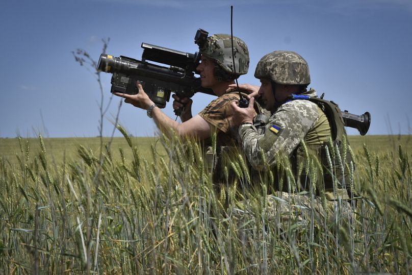 Ukrainian servicemen search a target with a US Stinger air defence missile launcher on the front line in Zaporizhzhia region, Ukraine, Tuesday, May 28, 2024.