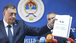 Milorad Dodik, a boszniai szerbek vezetője sajtótájékoztatóján