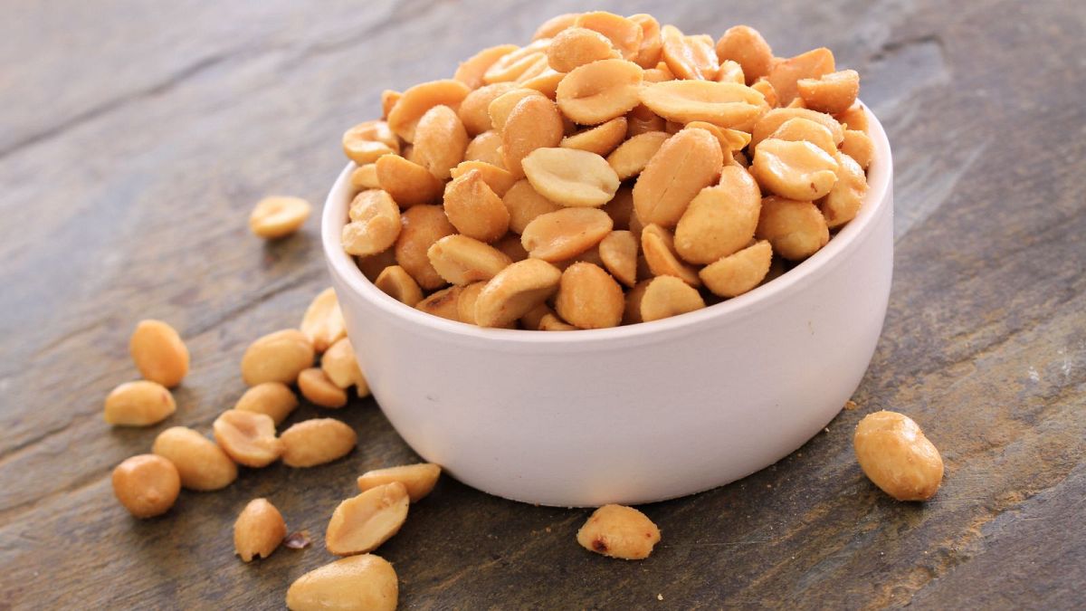 Introducing infants to peanuts can help prevent allergy later, study finds thumbnail