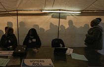 Preparativos para abertura das urnas  em Alexandra, perto de Joanesburgo, na quarta-feira, 29 de maio de 2024.