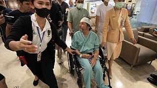 Acil iniş sonrası yaralanan yolcular hastanelere kaldırıldı