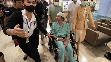 Acil iniş sonrası yaralanan yolcular hastanelere kaldırıldı
