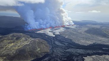 Un volcán entra en erupción en Grindavík, Islandia, el miércoles 29 de mayo de 204